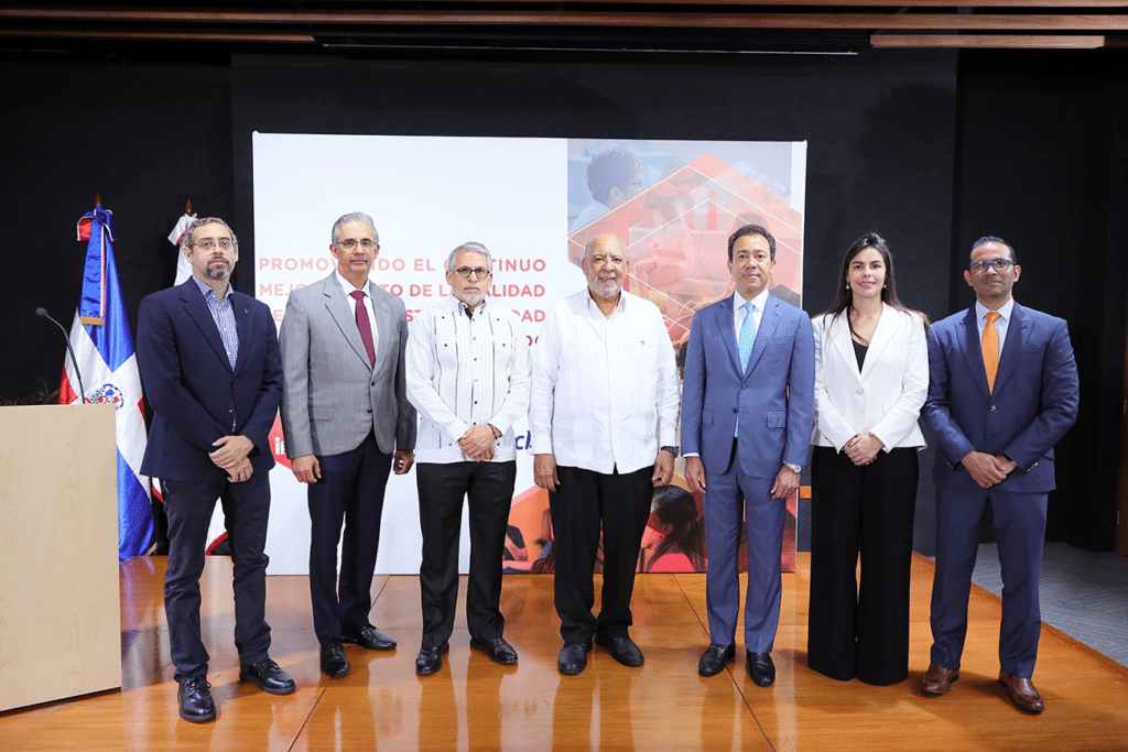 Representantes de ambas instituciones