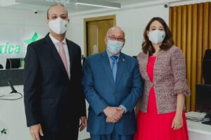 Ejecutivos del Banco Promerica Carlos Julio Camilo, Julio Caminero y Marielyn Portorreal