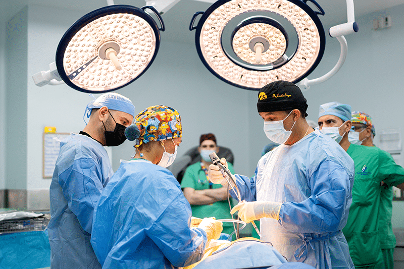 Durante la intervención quirúrgica en el HOMS
