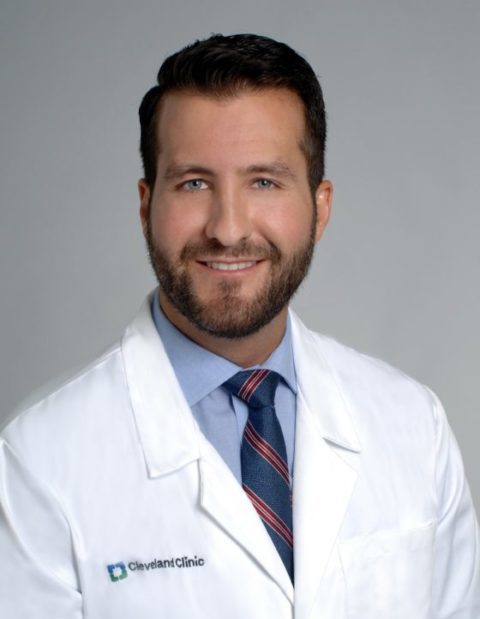 Dr. Aldo Riesgo, director del Centro de Ortopedia y Reumatología de Cleveland Clinic