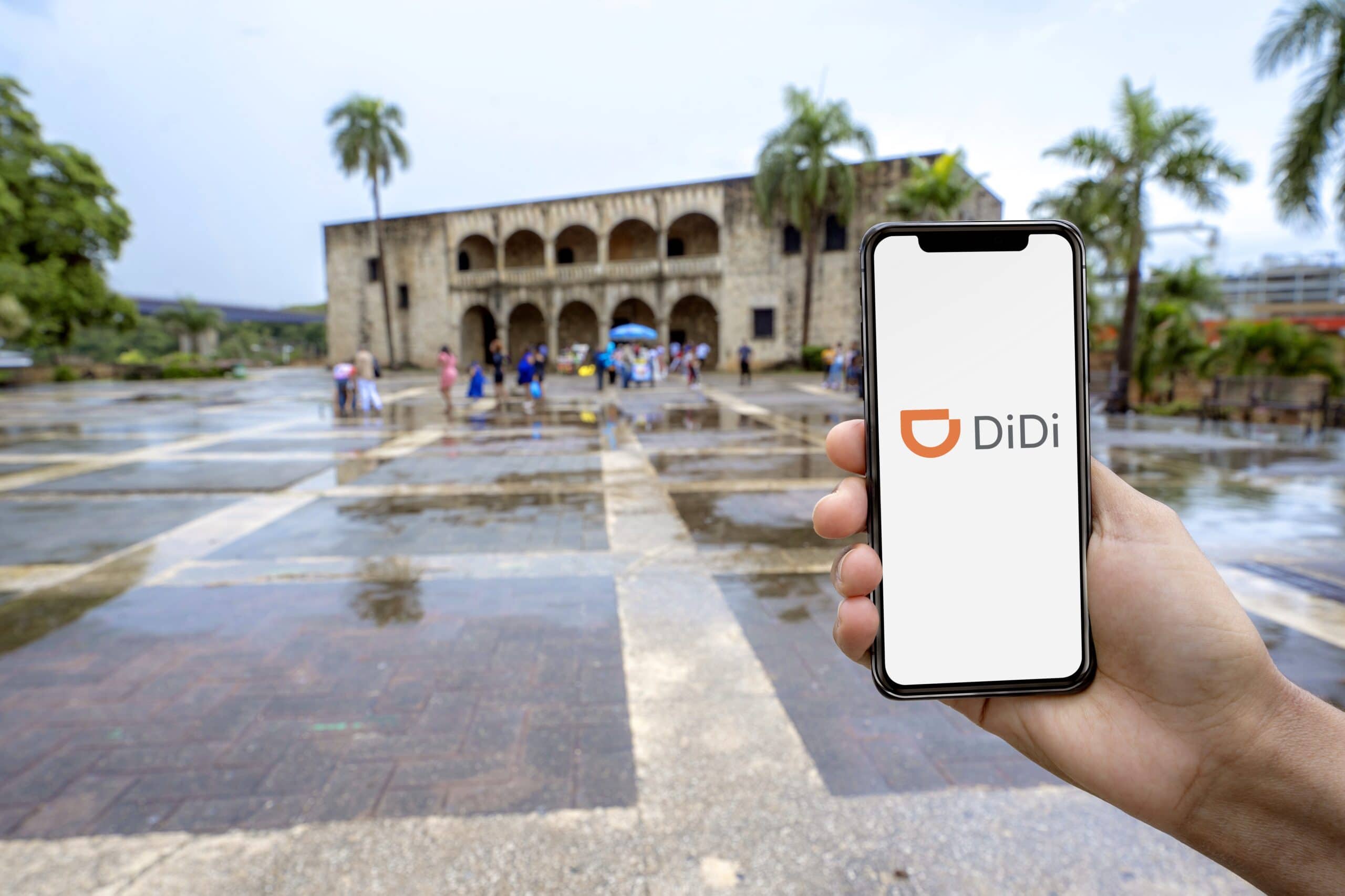 Foto el app de DiDi en la Zona Colonial, Santo Domingo, República Dominicana.