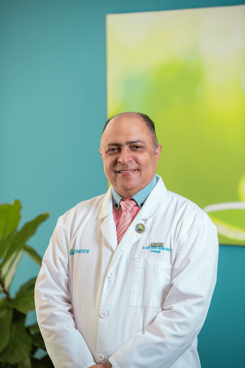Doctor Erick Grullon, urólogo del Centro Médico de Diabetes, Obesidad y Especialidades (CEMDOE)