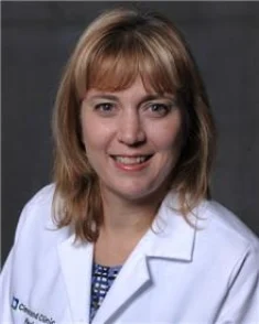 Dra. Elizabeth Stone del departamento de Hematología y Oncología de Cleveland Clinic