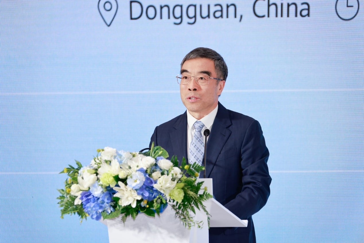 El Dr. Liang Hua, Presidente de Huawei, dirigiéndose a la audiencia en el Foro de Sostenibilidad