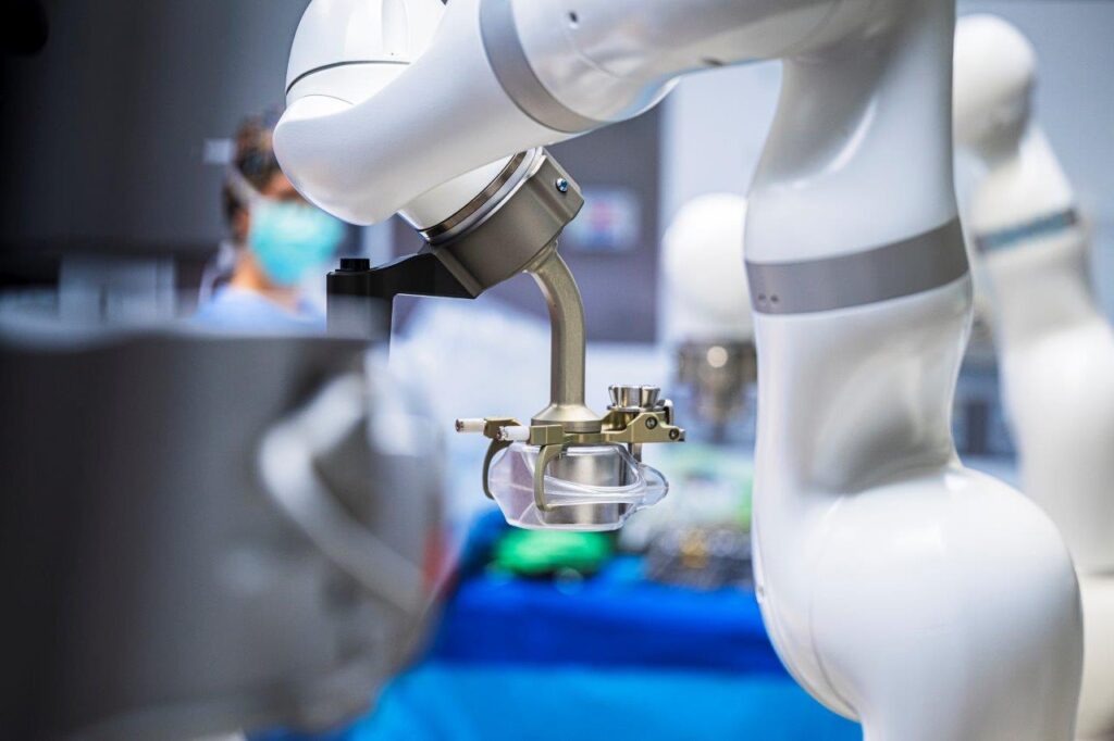 El robot con tecnología magnética fue aprobado recientemente por la FDA para la cirugía de manga gástrica mínimamente invasiva.