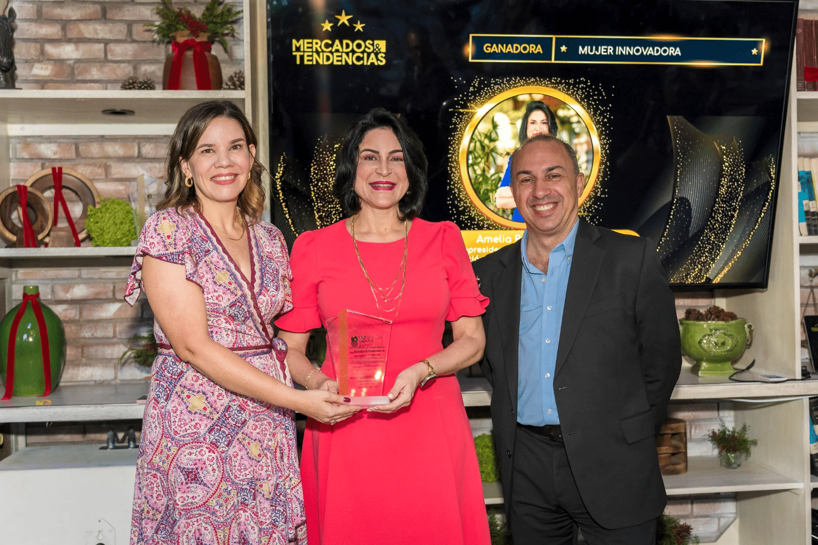 Geizel Torres, Amelia Reyes Mora y Marcelo Burman en los Connecta Awards 2023