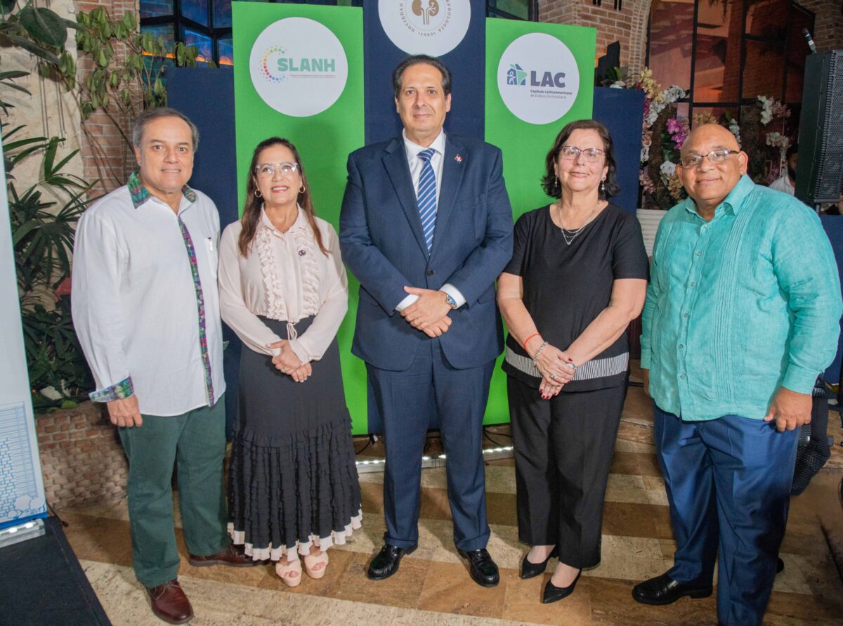 FOTO PRINCIPAL 1 Vicente Sanchez, Eliana Diná, Víctor Atallah, María del Carmen Calle y Guillermo Álvarez (1)