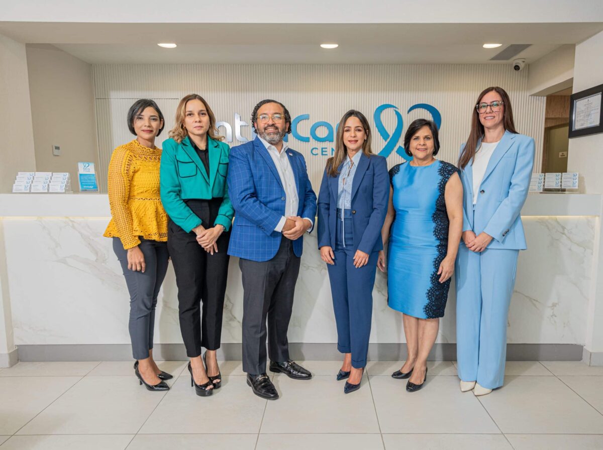 Sandy Cepeda, Evelyn Castillo, Freddy Novas, Cinty Acosta, Mélida Ortiz y Renata Seravalle