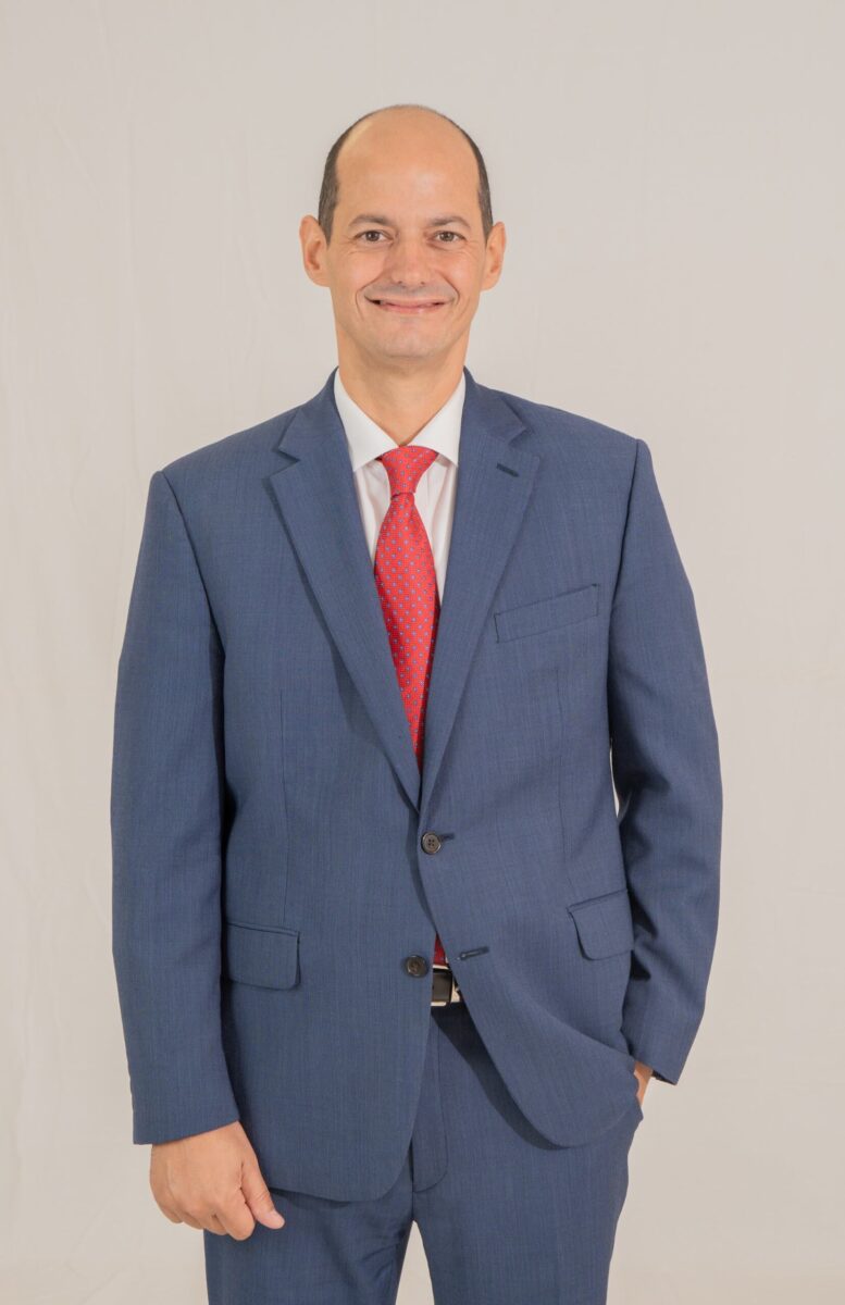 Dr. Alejandro Cambiazo