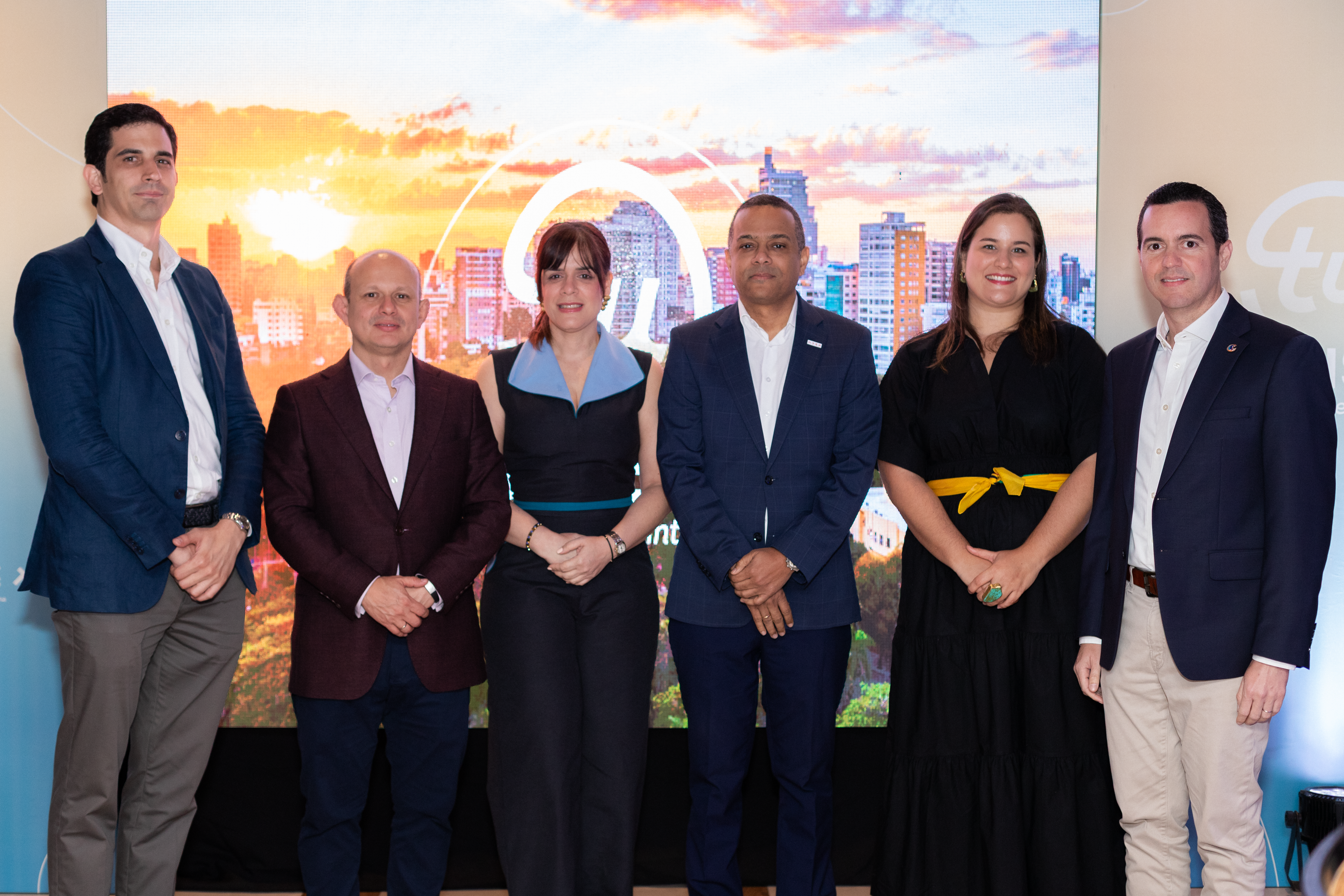 Luis Fadul, Oscar Ariza, Danilda Almanzar, Jorge Mancebo, Catherine Espaillat y Carlos Santelises