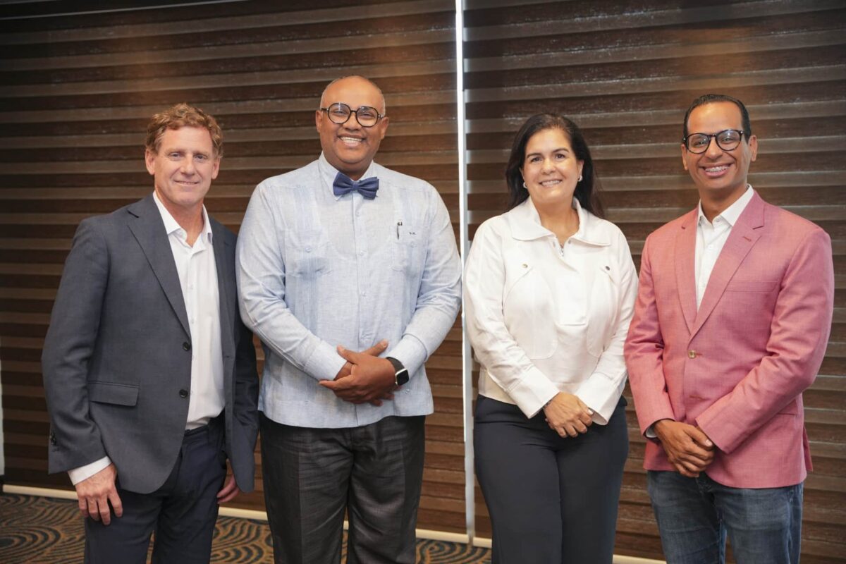 FOTO principal Pablo Maletti, Dr. Delfilio Martínez, Zoralla Puello y Dr. Elido Pérez