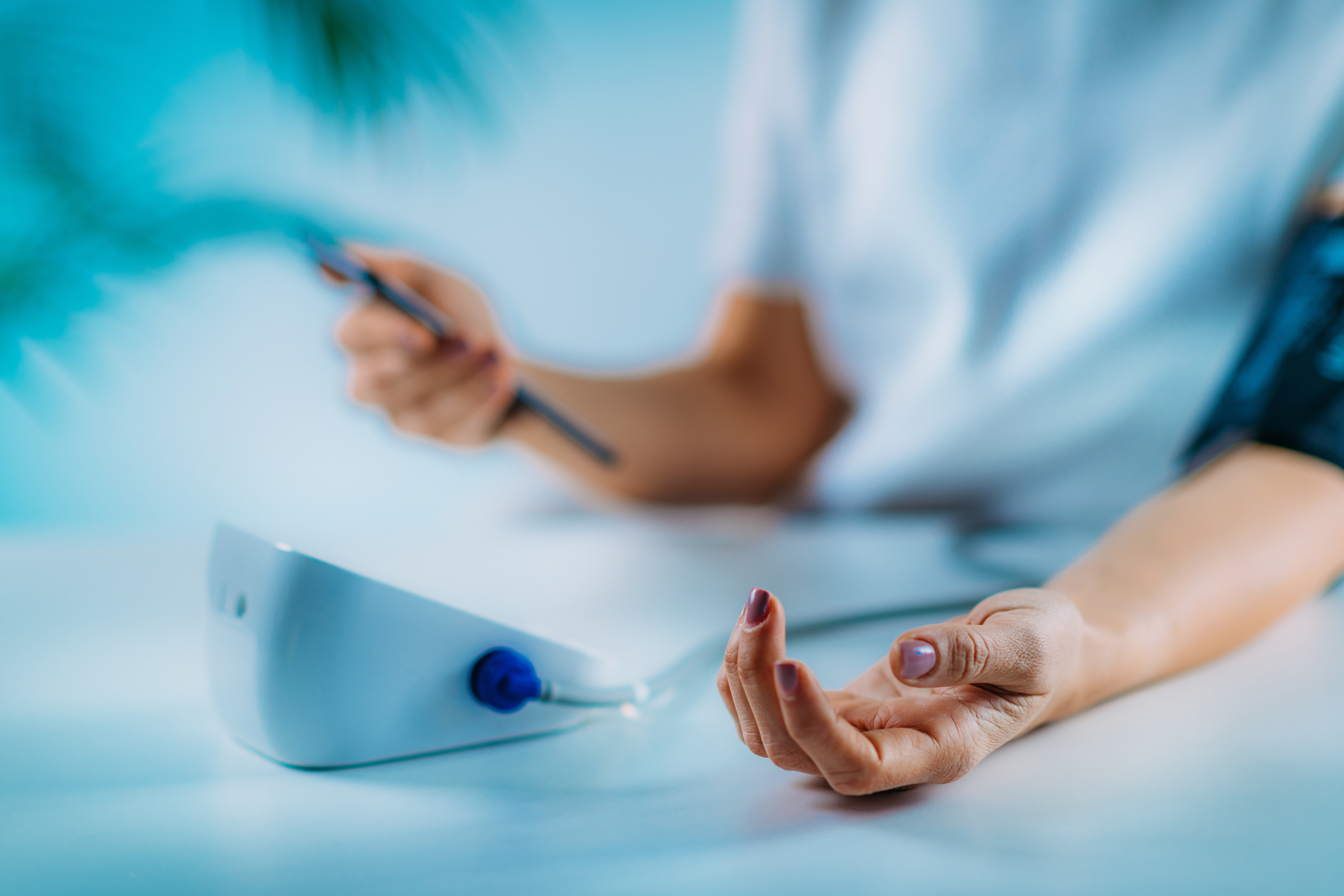 Mobile health - Measuring Blood Pressure and Entering Data in the Smart Phone